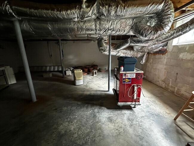 Building Photo - Partially furnished 3 bed/ 1.5 bath - Morristown, TN