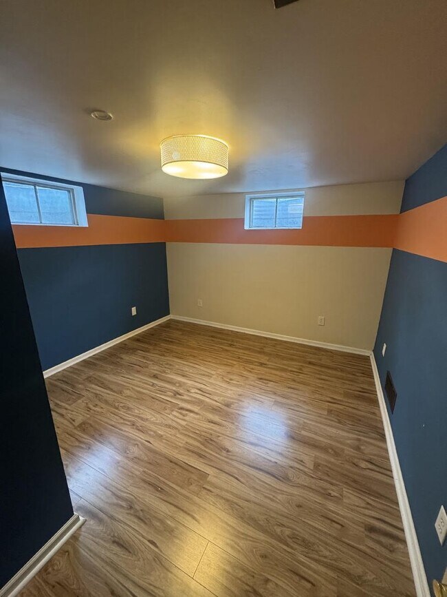 Building Photo - Spacious 3 Bed 2 Bath in the heart of Littleton