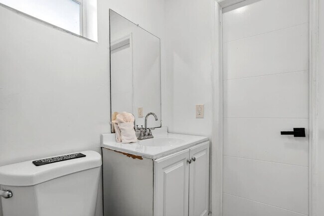 Building Photo - 2365 NE 195th St