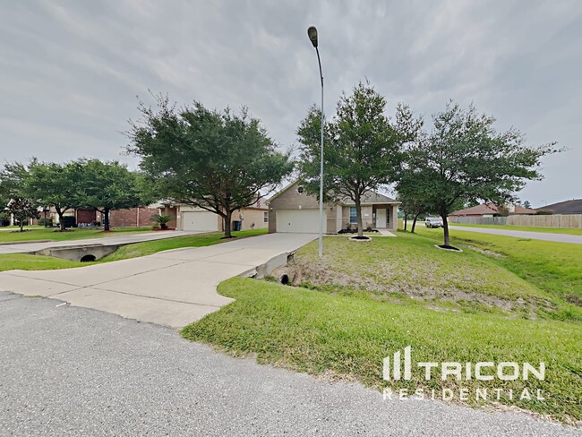 Building Photo - 28818 Hidden Cove Dr