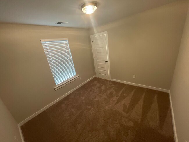 Building Photo - Home for Rent in Oak Grove, AL!!! Available to View Now!
