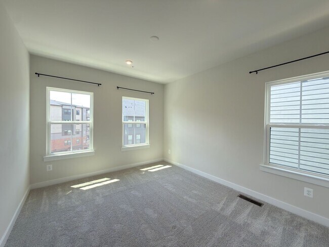 Building Photo - 14441 Albemarle Point Pl