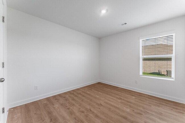 Building Photo - Welcome to your dream home in the prime lo...
