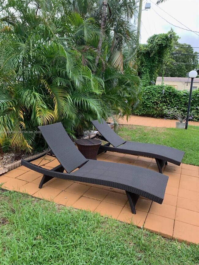 Building Photo - 1916 Coolidge St