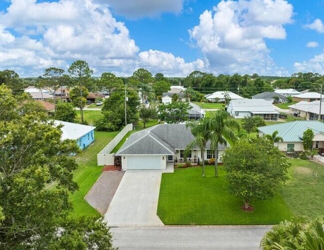 Building Photo - 1835 17th Ave SW