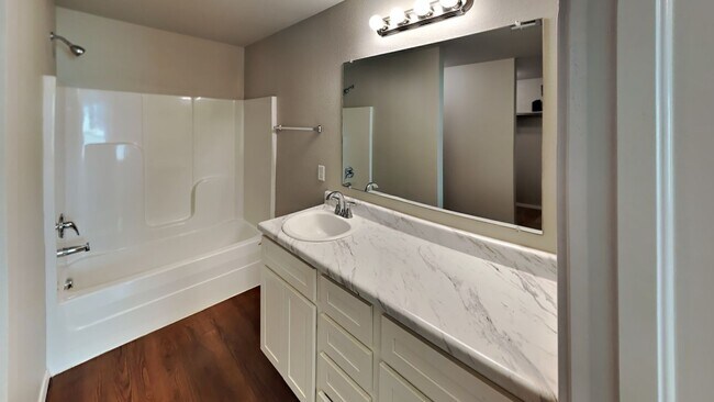 Building Photo - Great 3 bed/2 bath house in Bixby schools!...