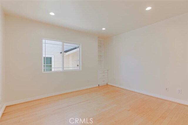 Building Photo - 320 E Dryden St