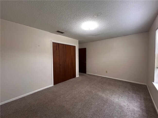Building Photo - 4217 Acushnet Dr