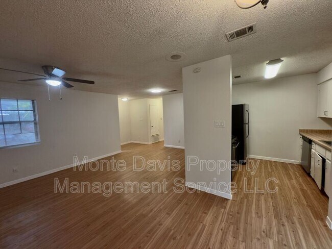 Building Photo - 115 Waller St