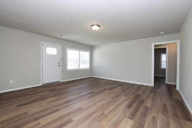 Building Photo - 9026 Lake Forest Blvd