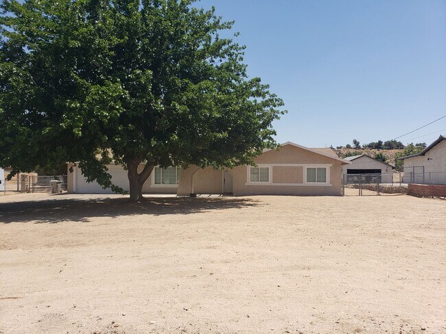 Building Photo - Single Family Residence Located on The Mesa