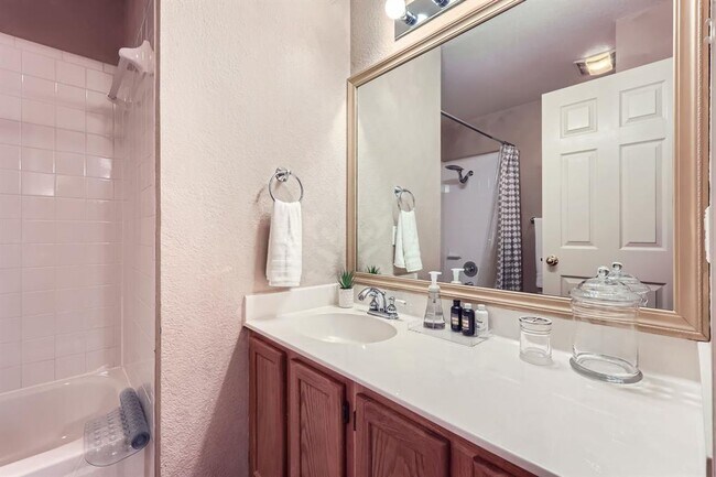 Building Photo - 1125 Strickland Dr