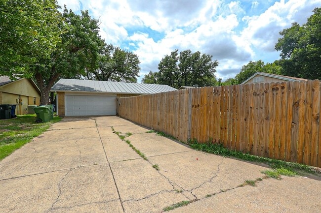 Building Photo - 4222 Foliage Dr