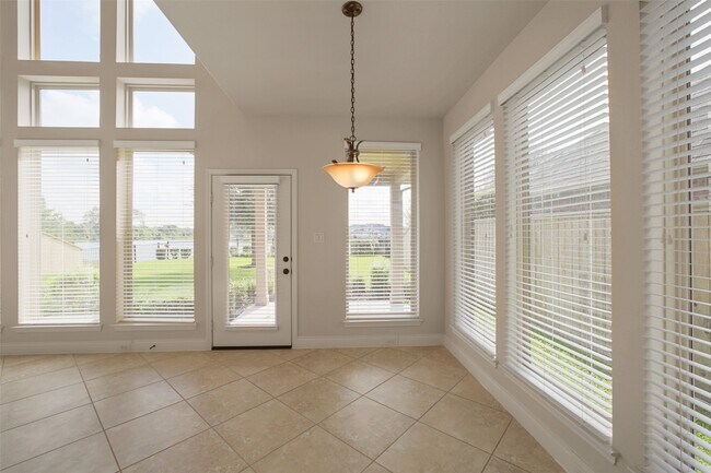 Building Photo - 2707 River Run Rd