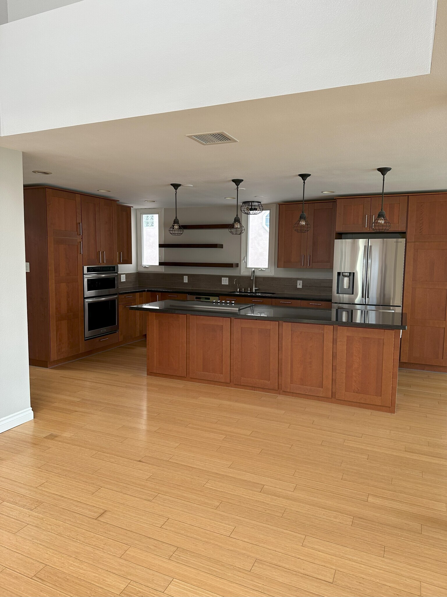 Beautiful open remodeled kitchen - 4659 Park Dr
