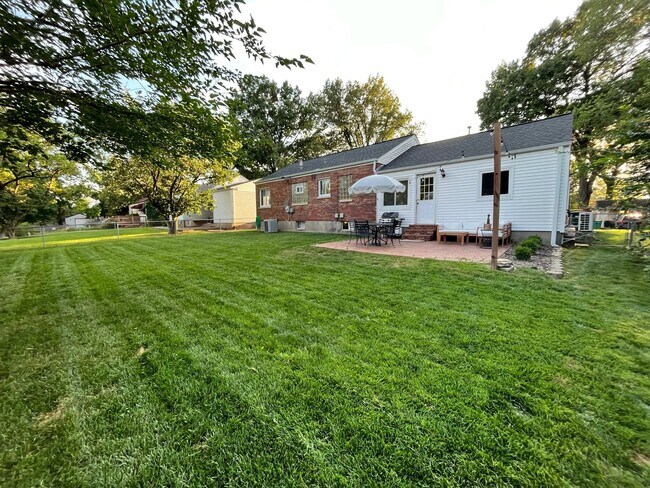 Building Photo - 1330 Wells Ave