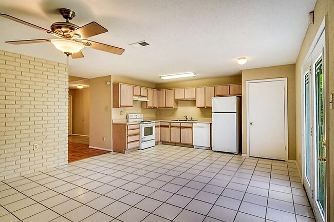 Building Photo - 6907 Tara Dr