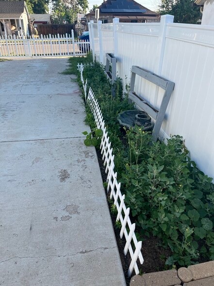 Building Photo - 1510 W Maple Ave