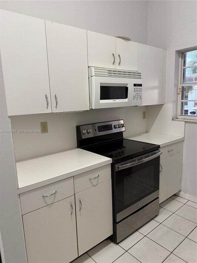 Building Photo - 15355 SW 76th Terrace