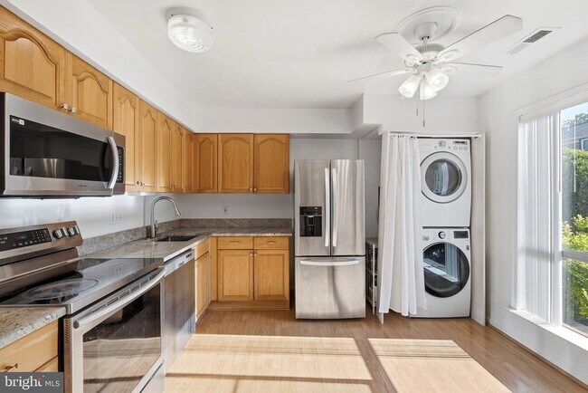 Building Photo - 3695 Persimmon Cir