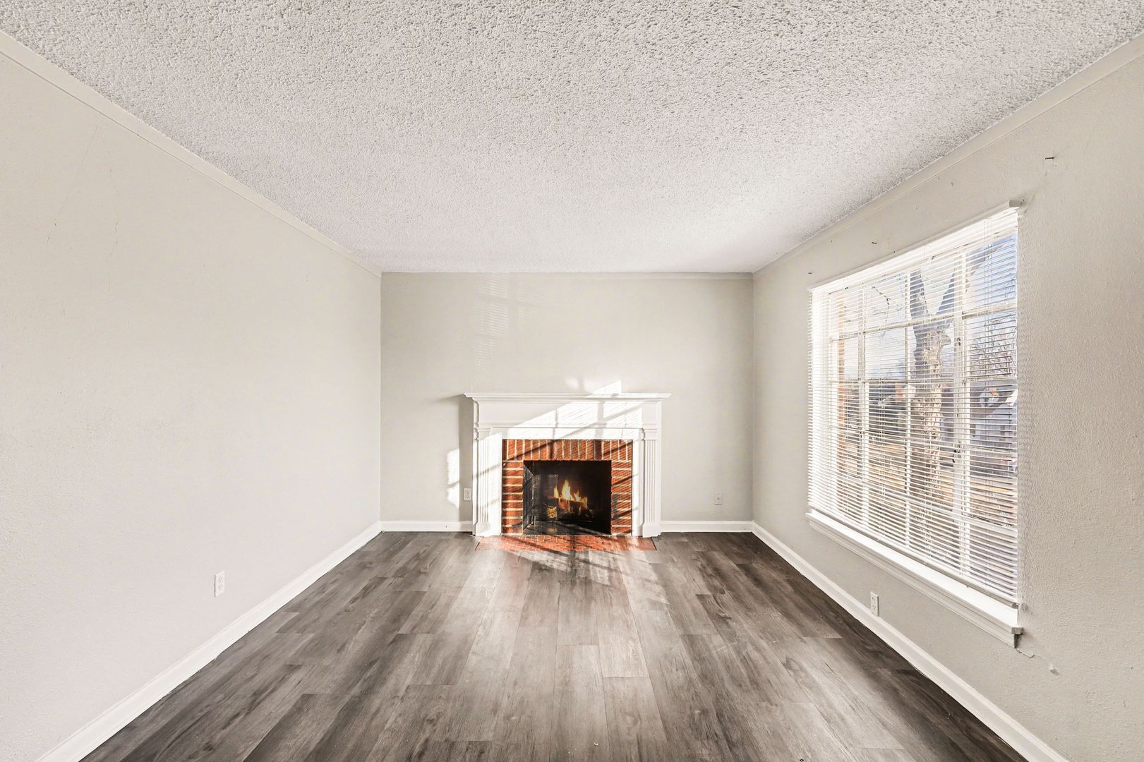 Building Photo - 6230 Agnes Ave