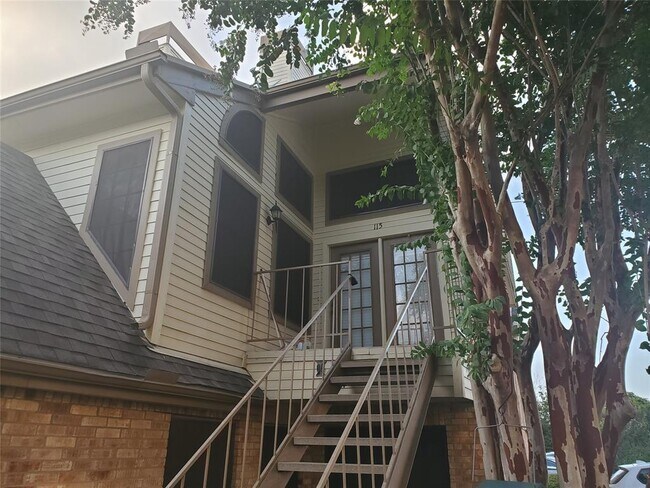 Primary Photo - 2425 Holly Hall St