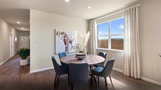 Building Photo - 611 Bluffview Dr.