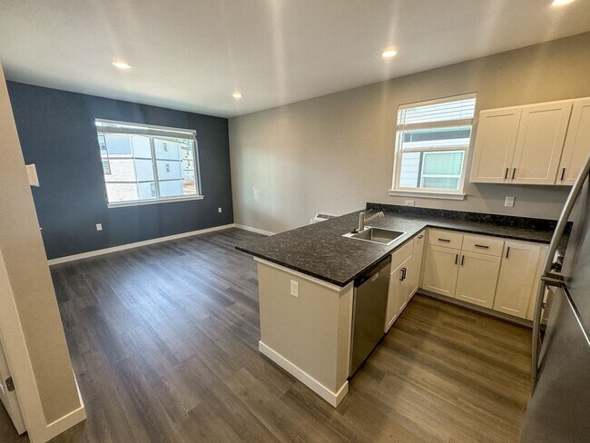 Building Photo - SAW3781