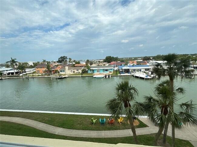 Building Photo - 4725 Cove Cir