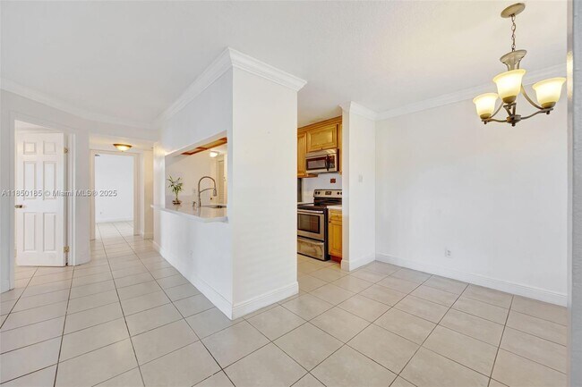 Building Photo - 10630 SW 157th Ct