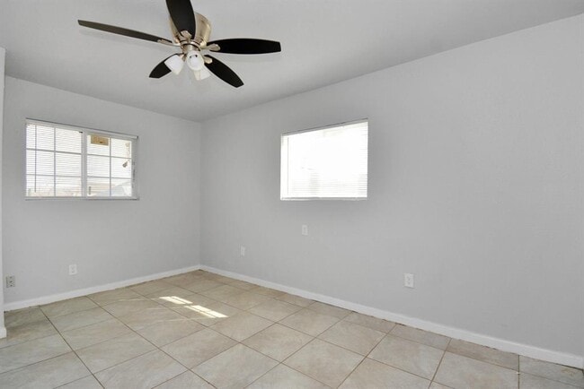 Building Photo - 8127 Colonial Ln