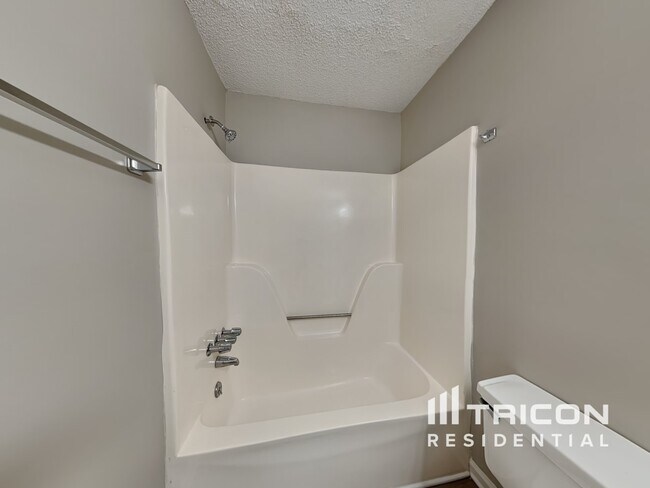 Building Photo - 2379 Moseley Pl SW