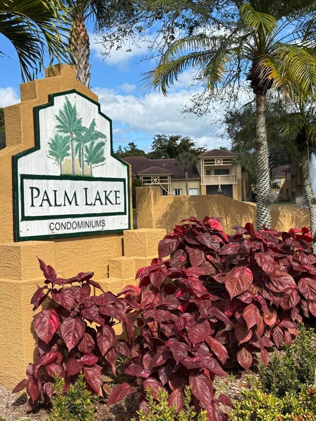 Building Photo - 4831 Via Palm Lakes