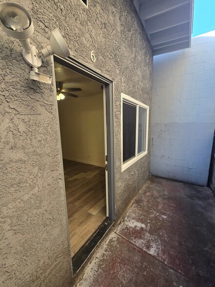 Building Photo - 139 W Manchester Blvd