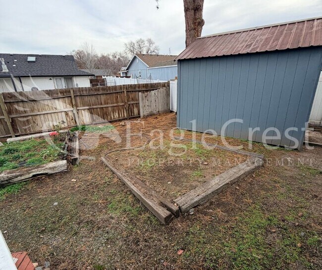 Building Photo - Thoughtfully Designed 3 Bedroom 2 bathroom Home with Open Kitchen and Private Deck