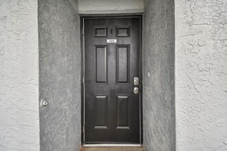 Building Photo - Charming 1 Bed, 2 Bath Condo in the Vibran...