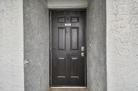 Building Photo - Charming 1 Bed, 2 Bath Condo in the Vibran...