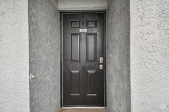Building Photo - Charming 1 Bed, 2 Bath Condo in the Vibran...