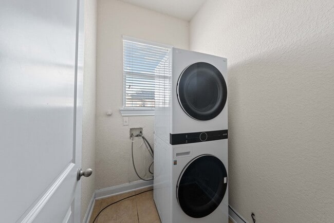 Building Photo - 11230 Begonia rock