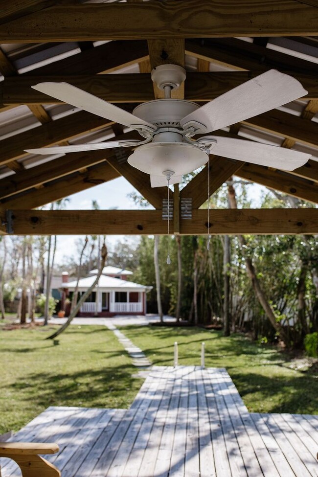 Building Photo - Riverfront Oasis in the City of Tampa!