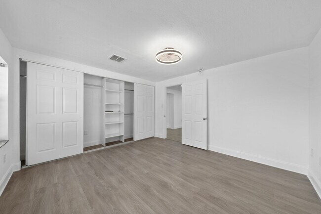 Building Photo - Completely Renovated 4/2 Home on a Corner Lot in the SODO Area of Orlando