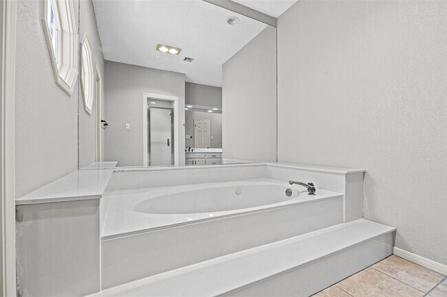 Building Photo - 114 Paragon Ct