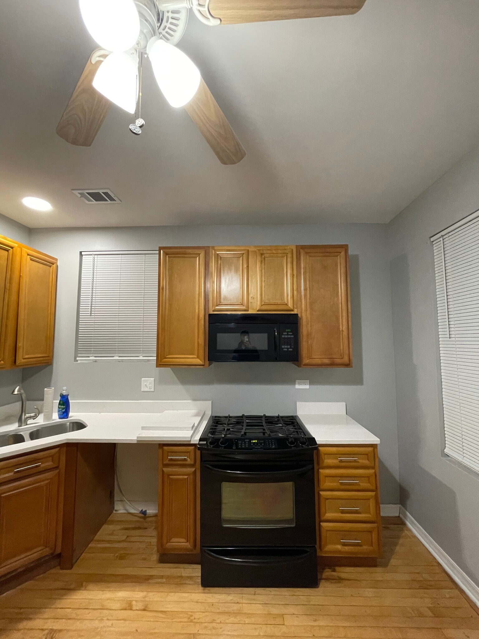 Building Photo - 1543 N Lorel Ave