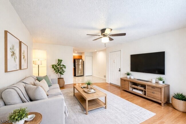 Building Photo - 15 Fisher Dr