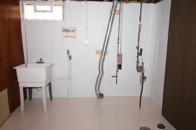 Building Photo - 24909 Grove Ave