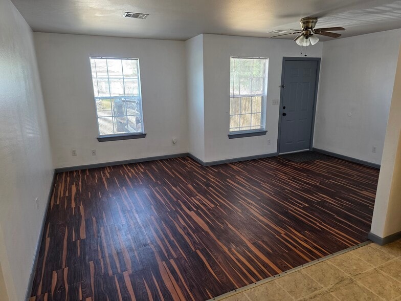 Building Photo - 1303 Edison St