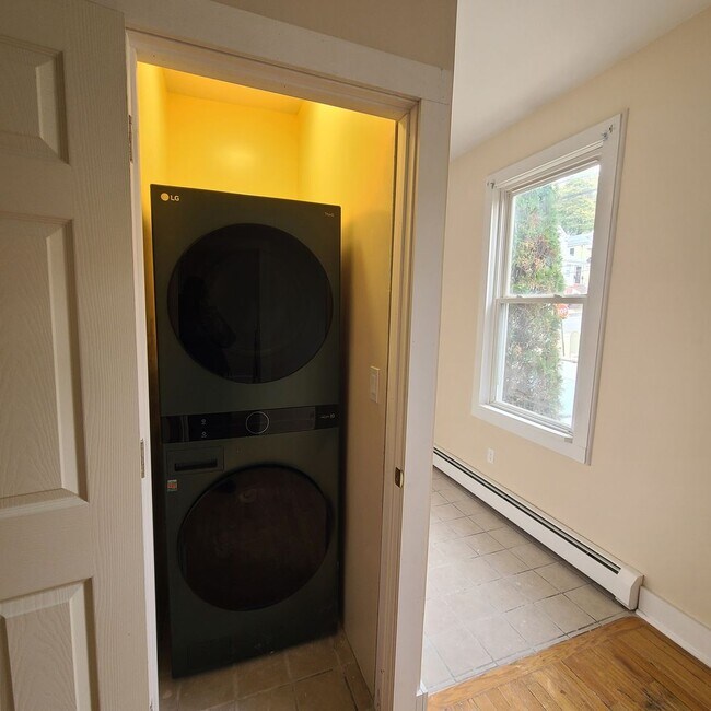 Building Photo - 42 Parsons St