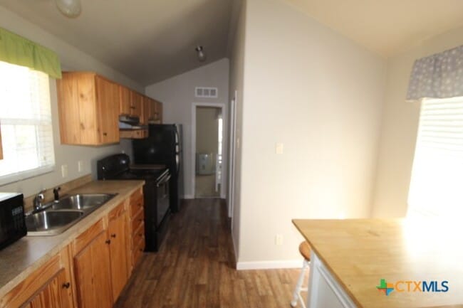 Building Photo - 6 Lantana Rd