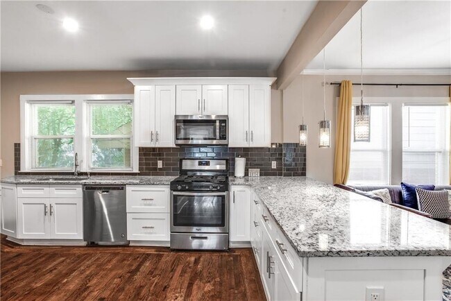 Building Photo - 1158 Donnelly Ave SW