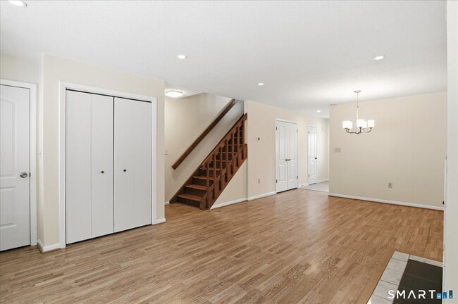 Building Photo - 83 Hilltop Dr